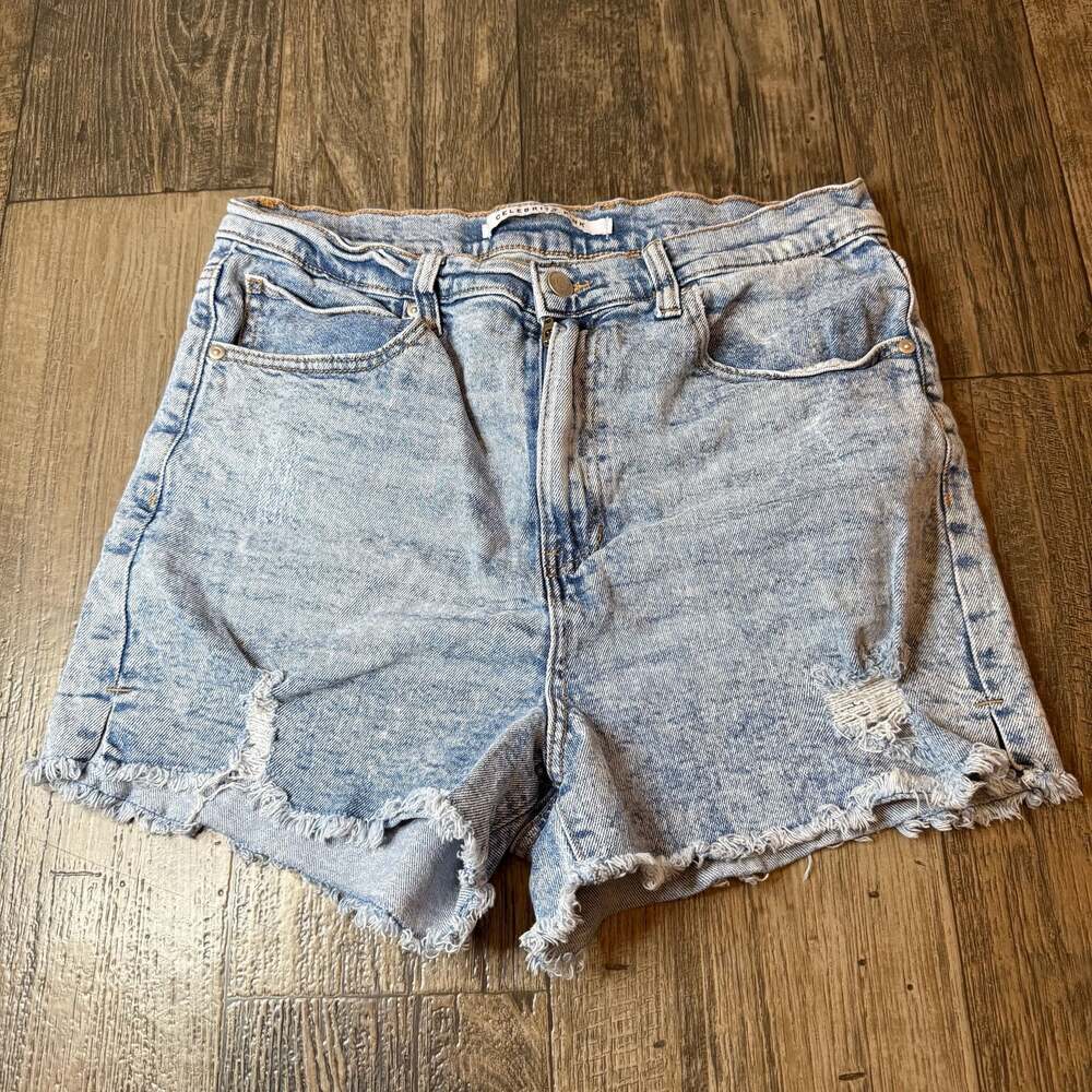 Celebrity Pink Women's High Rise Denim Shorts Light Wash Size 13/31